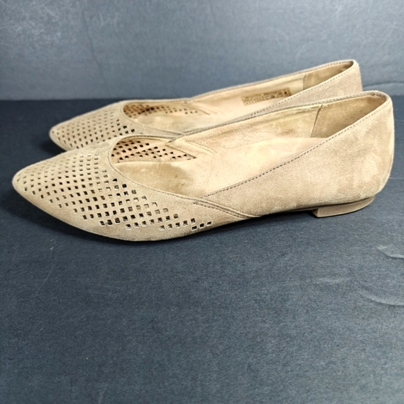 VIONIC Gem Pointed Toe Posey Perforated Ballet Flats Light Mocha Suede Size 6 - Picture 1 of 9